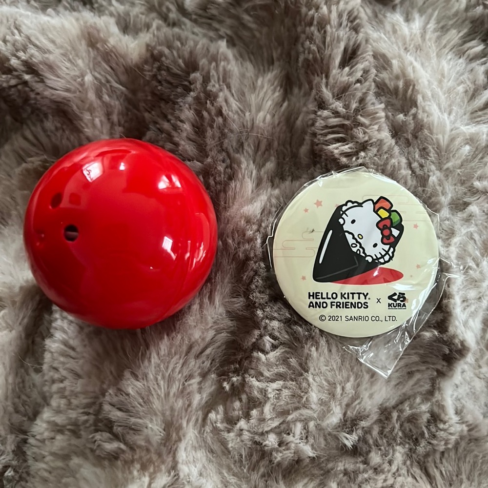 Hello Kitty Kura Sushi badge